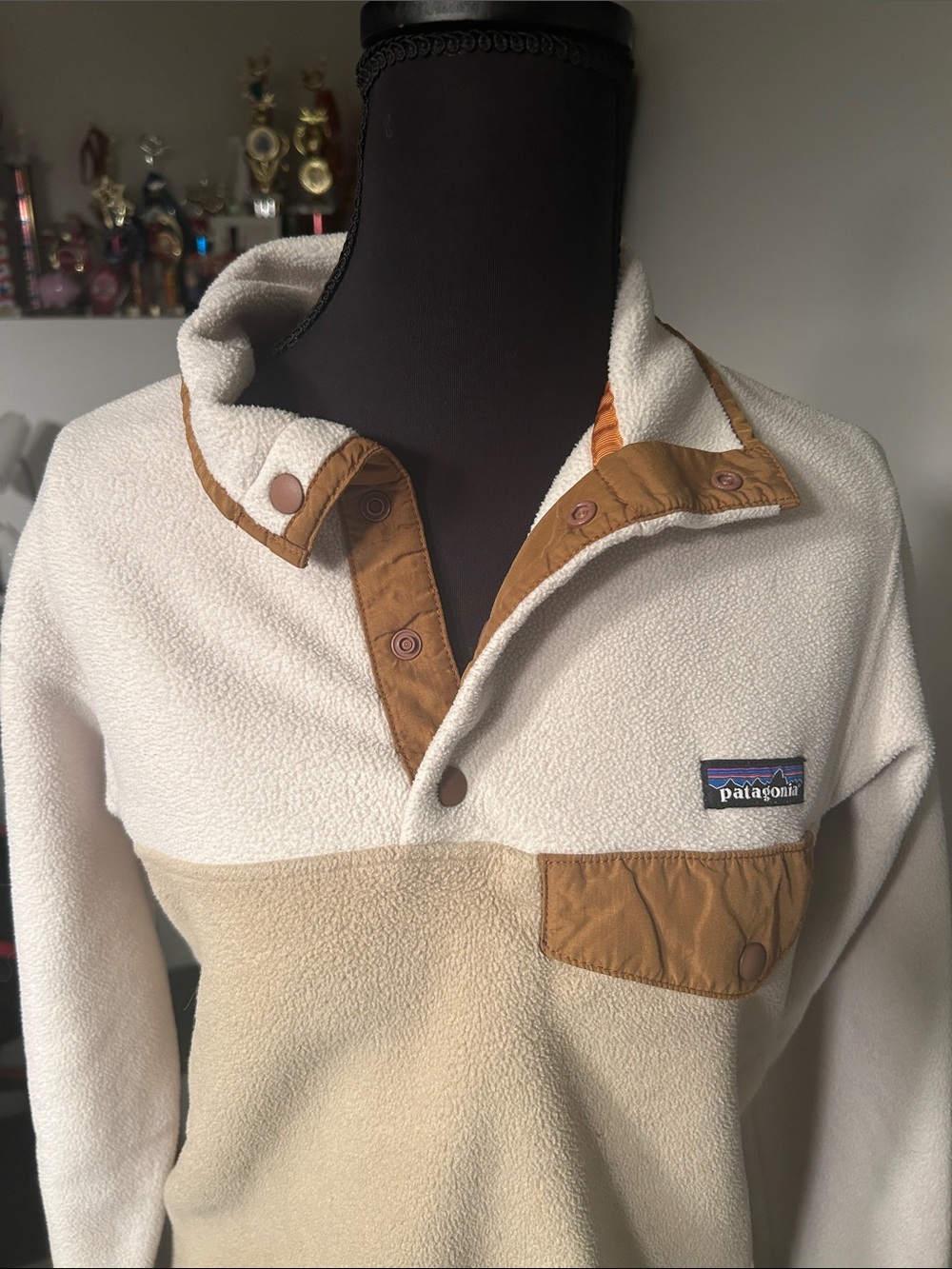 Patagonia Cream and Tan Snap-Placket Fleece Pullover - Picture 2 of 9
